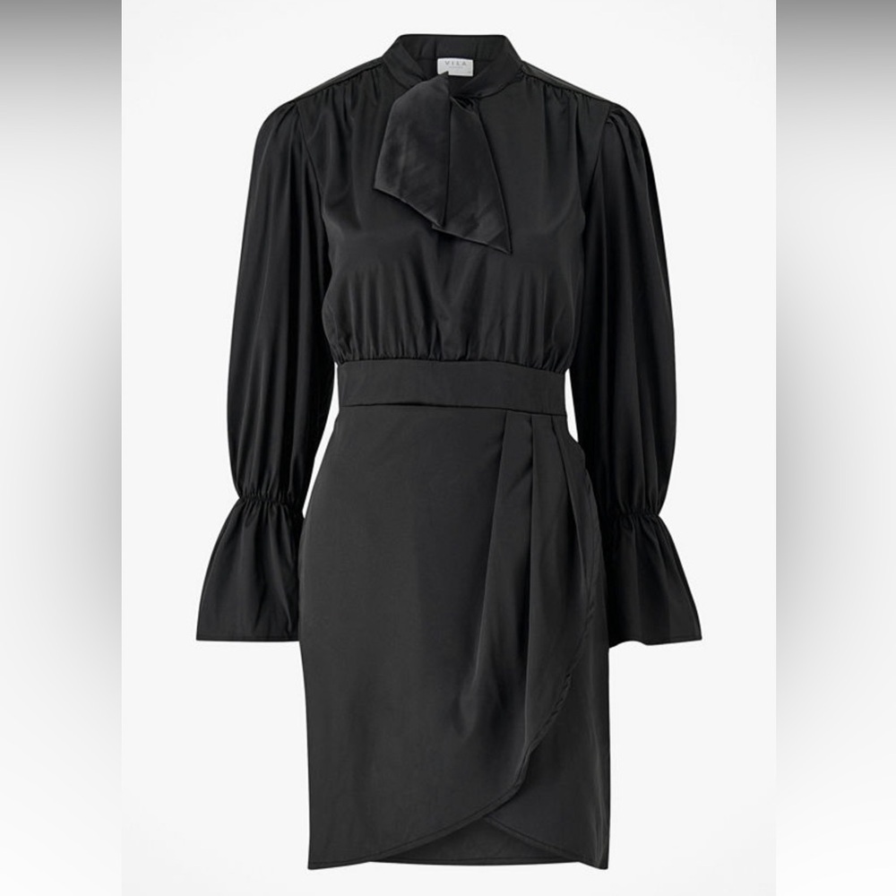 VILA Black Dress with Sleek Design